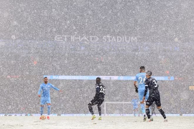 man city doi lai ngoi nhi bang tu tay liverpool hinh 3