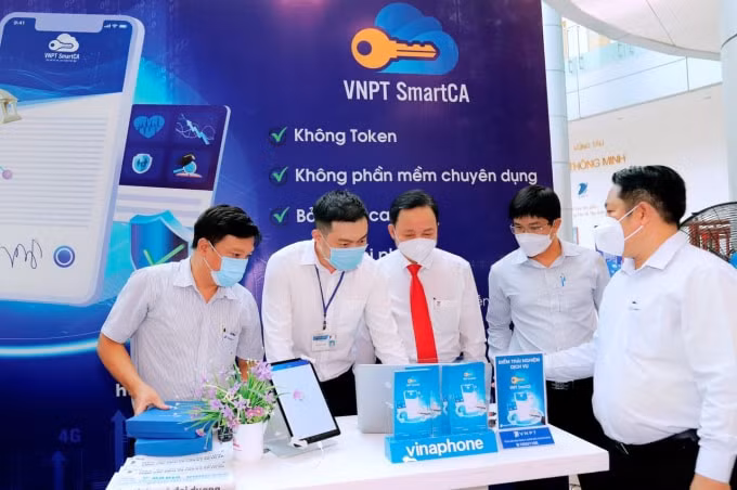 vnpt tien phong cung cap dich vu ky so tu xa vnpt smartca hinh 1