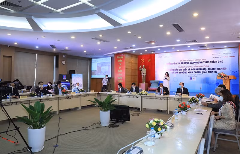 dien dan doanh nghiep 2022 nhan dien thi truong va phuong thuc thich ung hinh 1