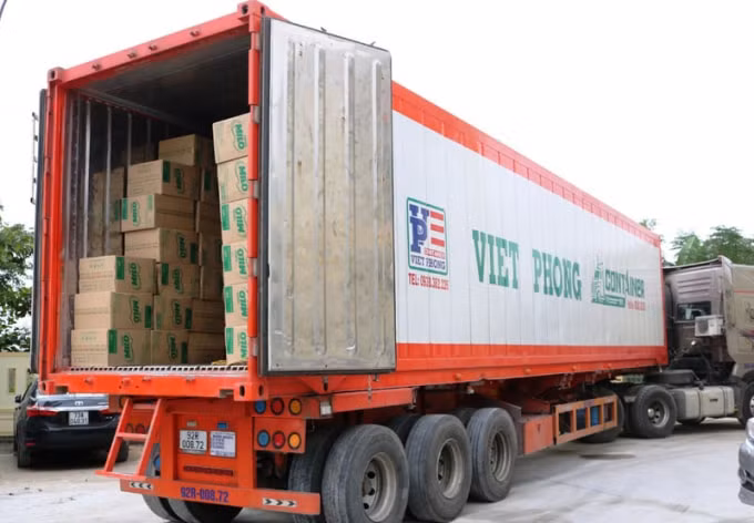 bat giu xe van chuyen nhieu hang hoa nhap lau qua quang binh hinh 1