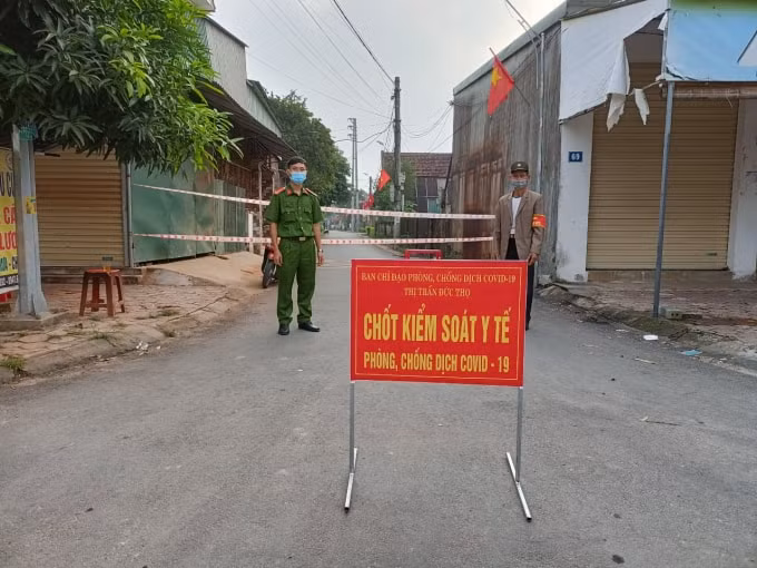 tu ngay 25 11 ha tinh tam dung mot so dich vu khong thiet yeu o duc tho hinh 1