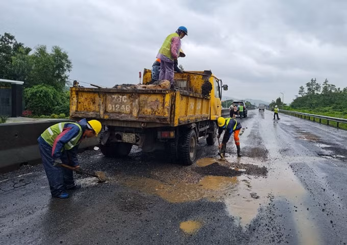 bo giao thong khac phuc hu hong tren quoc lo 1a qua phu yen xu ly nha thau vi pham hinh 1