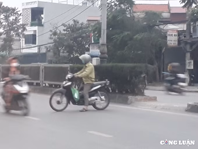 quang ninh nguoi dan tu y pha dai phan cach de bang qua ql18 hinh 4