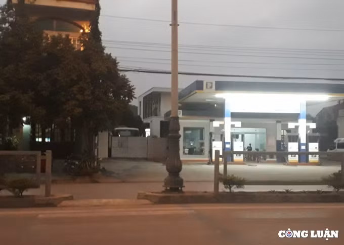 quang ninh nguoi dan tu y pha dai phan cach de bang qua ql18 hinh 2