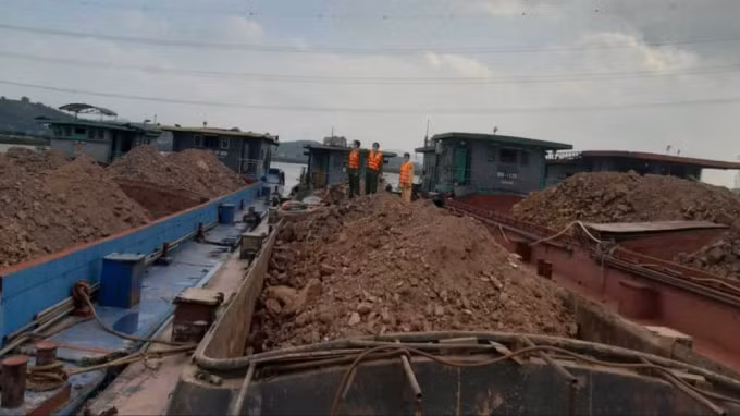 bac giang bat giu 5 tau cho dat khong co giay to chung minh nguon goc hinh 1