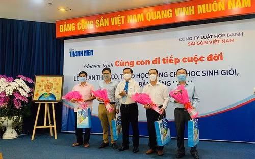 bao thanh nien to chuc le tri an thay co nhan ngay nha giao viet nam hinh 1