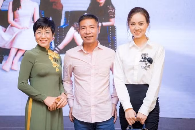 mc thao van va dong nghiep den tham nsnd cong ly hinh 2