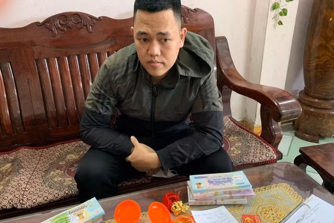 quang nam khen thuong 2 cong dan bat ten cuop tiem vang hinh 2