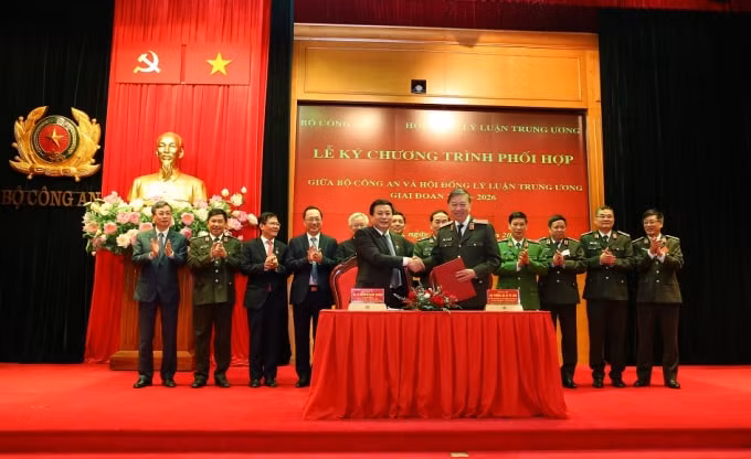 doi moi nang cao hieu qua cong tac ly luan cong an nhan dan trong tinh hinh moi hinh 2