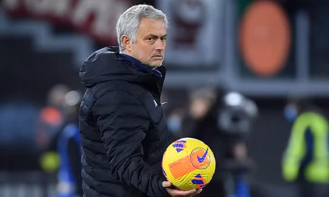 mourinho lo sot vo sau chan thuong cua tru cot trong chien thang cua roma truoc torino hinh 1