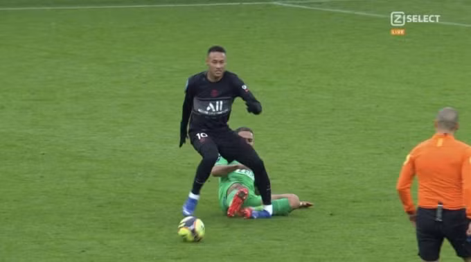 neymar co the nghi thi dau 6 tuan sau pha vao bong ac y hinh 1