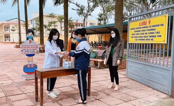 nhieu huyen ngoai thanh ha noi tiep tuc cho hoc sinh den truong tu ngay 2324 11 hinh 1