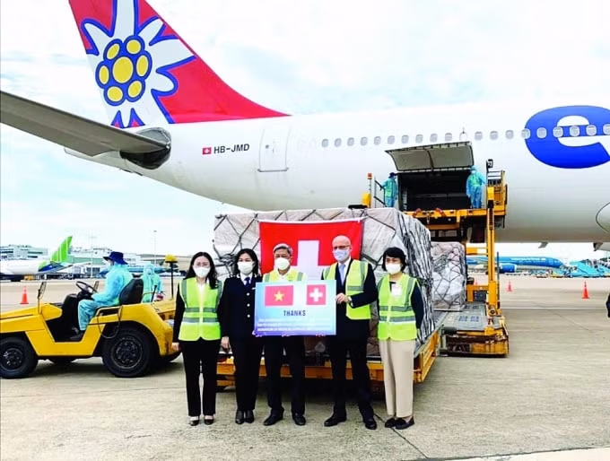 tu vu tac lo hang hon 22000 hop sua vien tro cong tac kiem tra chuyen nganh can thay ao moi hinh 1