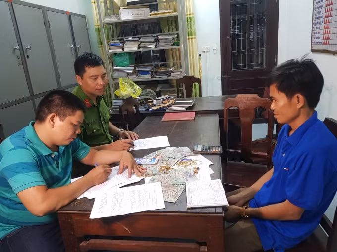 Đối tượng Thịnh tại cơ quan công an.