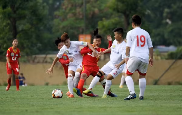 Hai đội TP. Hồ Chí Minh II và TNG. Thái Nguyên đã có trận cầu kịch tính. Ảnh: VFF