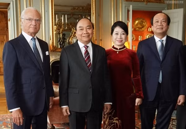 Thủ tướng Nguyễn Xuân Phúc hội kiến Nhà vua Thụy Điển Carl Gustaf XVI. Ảnh: VGP