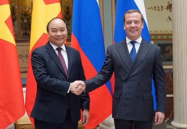 Thủ tướng Nguyễn Xuân Phúc và Thủ tướng Nga Dmitry Medvedev. Ảnh: VGP