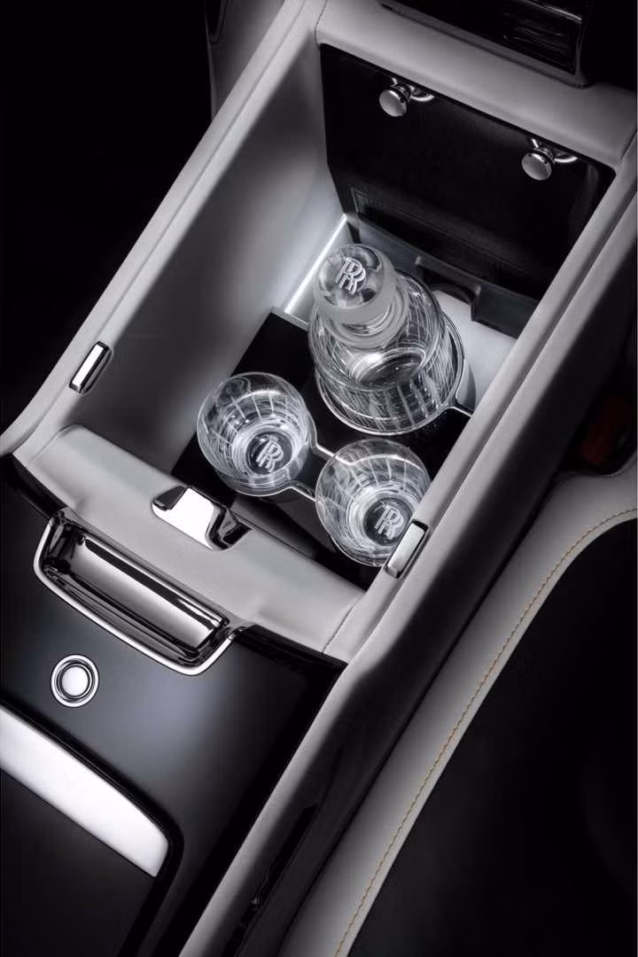 Rolls-Royce Ghost Extended 2021. Ảnh: TL