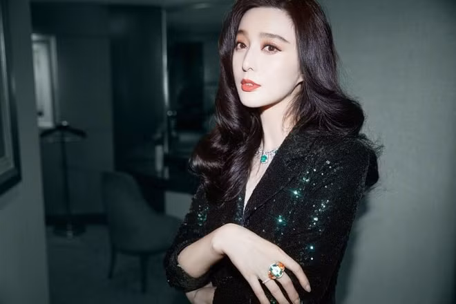 Phạm Băng Băng luôn xuất hiện sang chảnh bất chấp scandal trốn thuế.