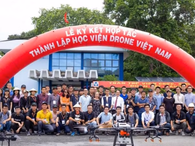 Học viện Drone Việt Nam - chuyên đào tạo và cấp chứng chỉ vận hành máy bay không người lái được thành lập tại Đại học Bách khoa TP.HCM