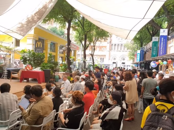 Ngày cuối tuần may mắn của giới trẻ Sài Gòn được lĩnh hội tình yêu sử Việt từ Nhà nghiên cứu 100 tuổi