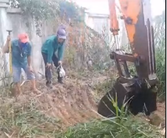 Hiện trường kiểm tra nơi được cho là phát hiện 300 xác thai nhi (Ảnh TL)