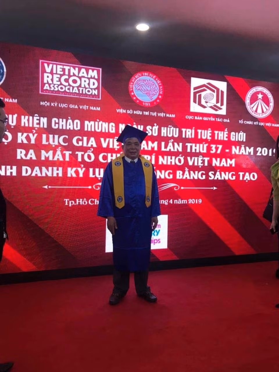 Chủ tịch Tập đoàn Mường Thanh Lê Thanh Thản tại lễ trao bằng cử nhân do trường đại học Mỹ Wolrd Records University trao tặng.