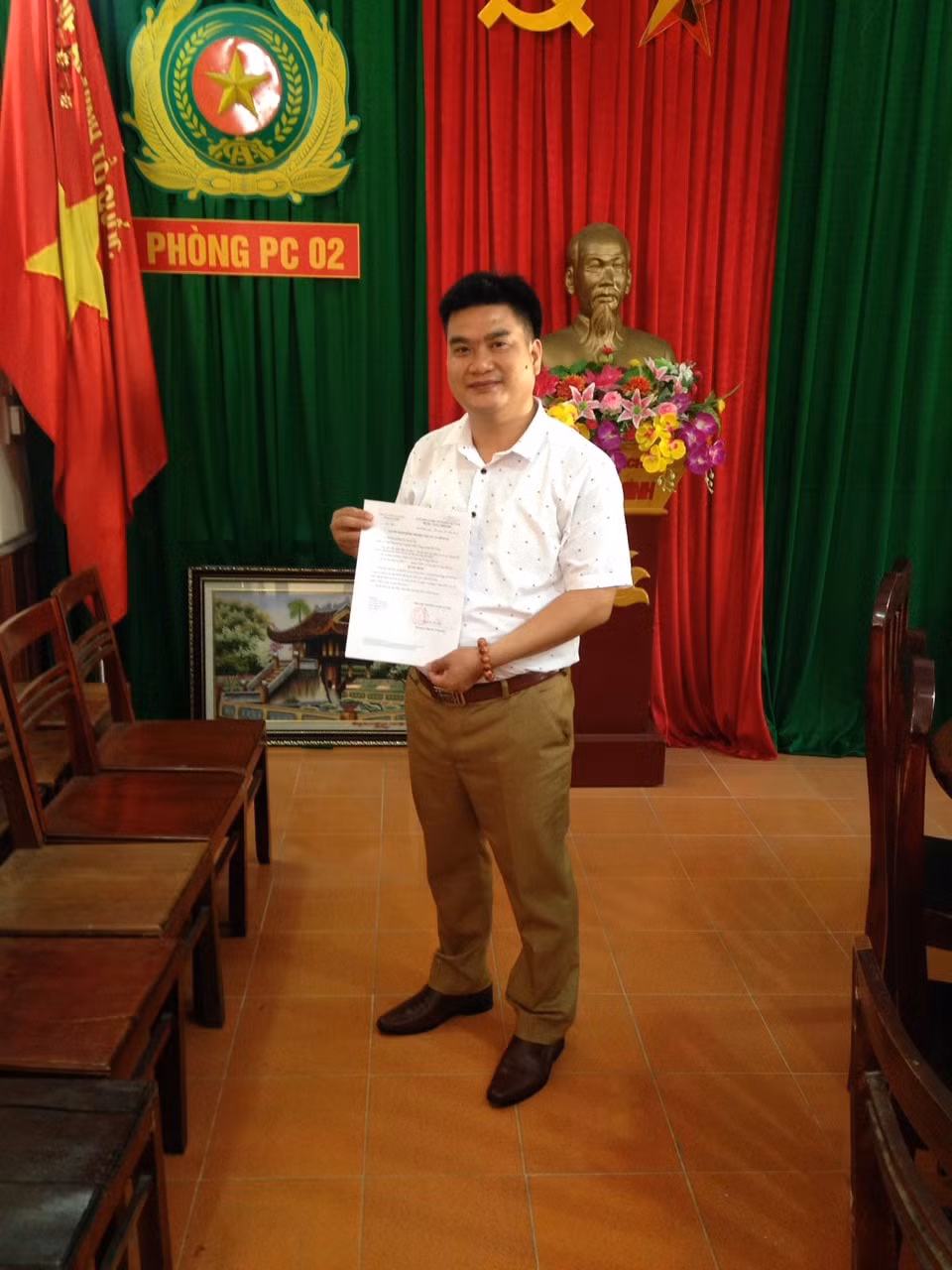 Nguyễn Viết Xuân nhận quyết định Đình chỉ điều tra vụ án, đình chỉ điều tra bị can tại cơ quan Công an tỉnh Hà Giang sáng 24/4/2019