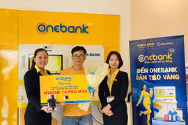 Đến ONEBANK giao dịch ngay – quà trao tay