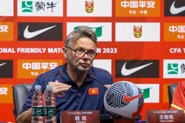 HLV Troussier: "Đội tuyển Việt Nam không có quá nhiều sự chênh lệch với Trung Quốc"