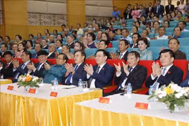 Chủ tịch Quốc hội Việt Nam và Lào gặp mặt thân mật lưu học sinh Trường Hữu nghị T78