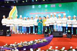 40 nghệ nhân chế biến, công diễn 200 món bánh từ gạo, nếp lập kỷ lục Việt Nam