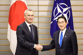 Người đứng đầu NATO muốn tăng cường quan hệ với Nhật Bản
