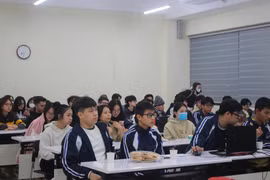 Nhiều trường đại học đua nhau mở ngành mới: “Thấy người ta ăn khoai cũng vác mai đi đào”
