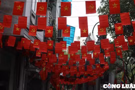 Phố phường Hà Nội trang hoàng cờ hoa kỷ niệm 93 năm ngày thành lập Đảng