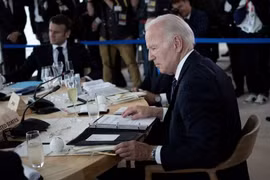 Ông Biden tán thành kế hoạch đào tạo phi công Ukraine cho tiêm kích F-16