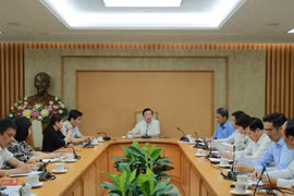 Nghiên cứu mô hình "nhà xây nén", "đô thị nén" nhưng trong nhà có vườn cây, trong thành phố có rừng