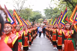 Hà Nội: Hàng nghìn người dân về trẩy hội chùa Láng, quận Đống Đa