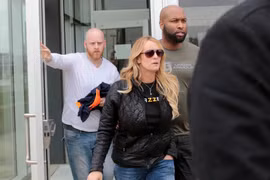 Nữ diễn viên Daniels là ai và đã có chuyện gì xảy ra với ông Trump?