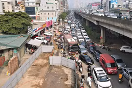 Hà Nội: Rào chắn thi công các dự án làm gia tăng ùn tắc giao thông