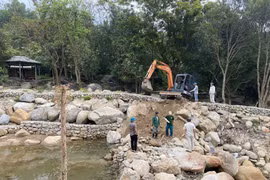 Đà Nẵng: Tháo dỡ công trình ngăn dòng suối Lương