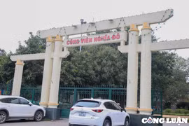 Hà Nội: Công viên Nghĩa Đô xuống cấp, vỉa hè bị chiếm dụng