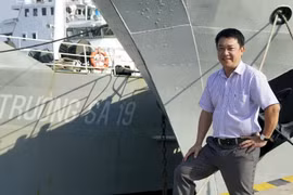 Nhà báo Lê Đình Thìn và hành trình đến với “Những ngọn đèn biển chủ quyền trên Biển Đông”