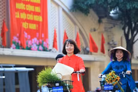 Áo dài kết nối du lịch và di sản