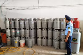 Long An: Xử phạt 2 cơ sở kinh doanh gas không có giấy chứng nhận đủ điều kiện bán lẻ