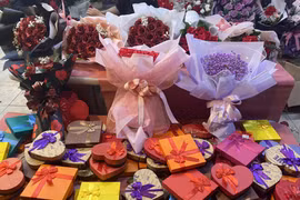 Sức mua giảm dù giá cả thị trường quà 14/2 không tăng quá cao