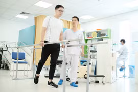 Chuyện lạ ở Bệnh viện FV: "Sáng lên bàn mổ, chiều tập vận động"