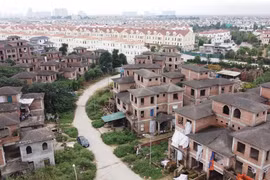 Bất động sản “đóng băng”: Ngân hàng lo “vượt bão” nợ xấu