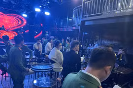 Kiểm tra quán bar Rex phát hiện 13 khách dương tính với ma túy