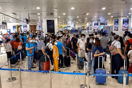 Hành khách đường hàng không tăng hơn 90%